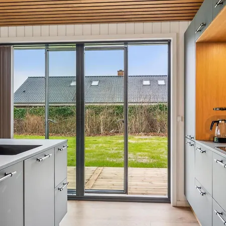 펜션 Stylish And Modern With Large Terraces And Private Bathing Jetty Just A Few Minutes Walk From The Child-friendly Handrup And *
