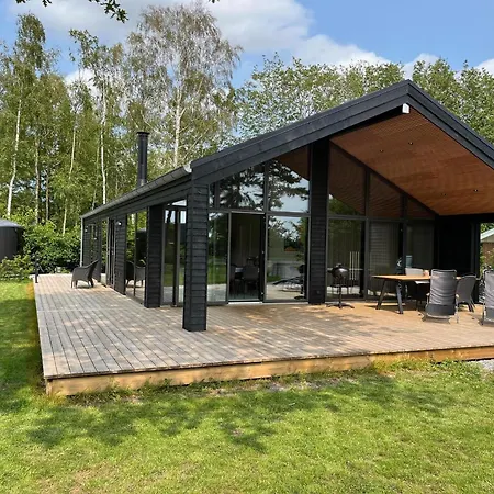 Beautiful Newly Built House Close To The 펜션 에벨토프트