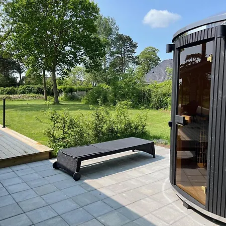 펜션 Stylish And Modern With Large Terraces And Private Bathing Jetty Just A Few Minutes Walk From The Child-friendly Handrup And