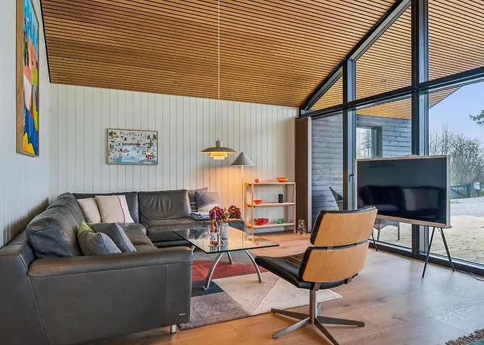 Stylish And Modern With Large Terraces And Private Bathing Jetty Just A Few Minutes Walk From The Child-friendly Handrup And Feriehus Ebeltoft